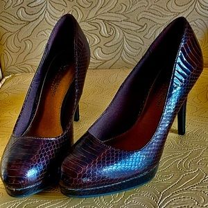 Size 8 1/2 brown Christian Siriano stilettos.